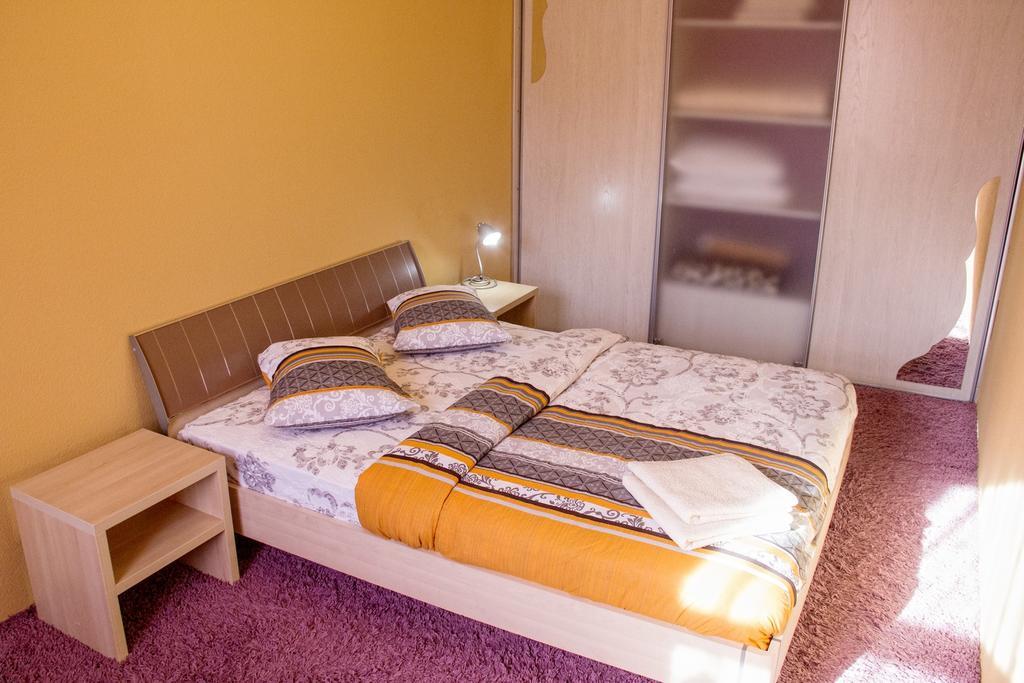 Kyiv Apartment In The City Center On Turgenevskaya Street Dış mekan fotoğraf