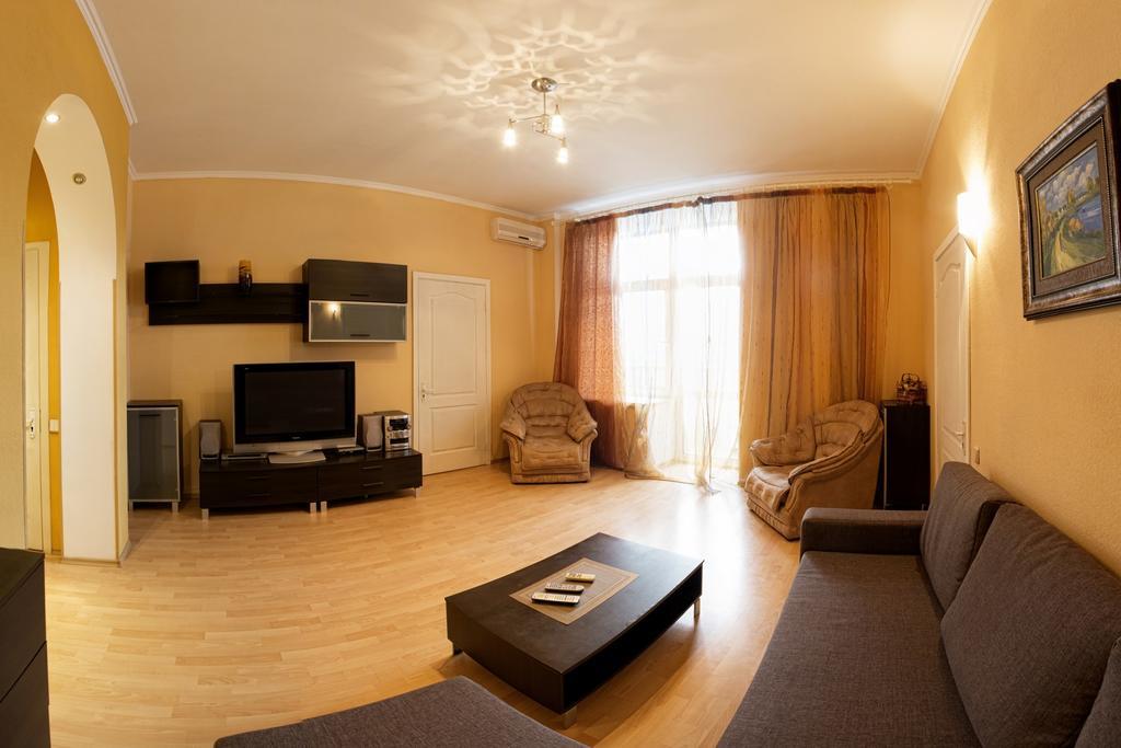Kyiv Apartment In The City Center On Turgenevskaya Street Dış mekan fotoğraf