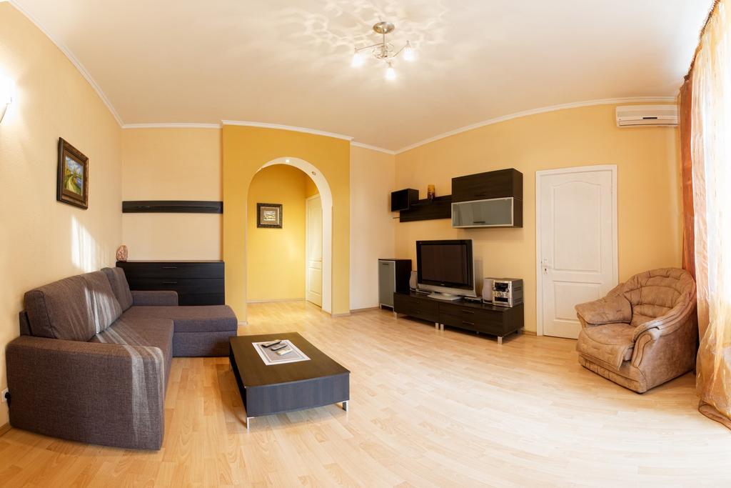 Kyiv Apartment In The City Center On Turgenevskaya Street Dış mekan fotoğraf